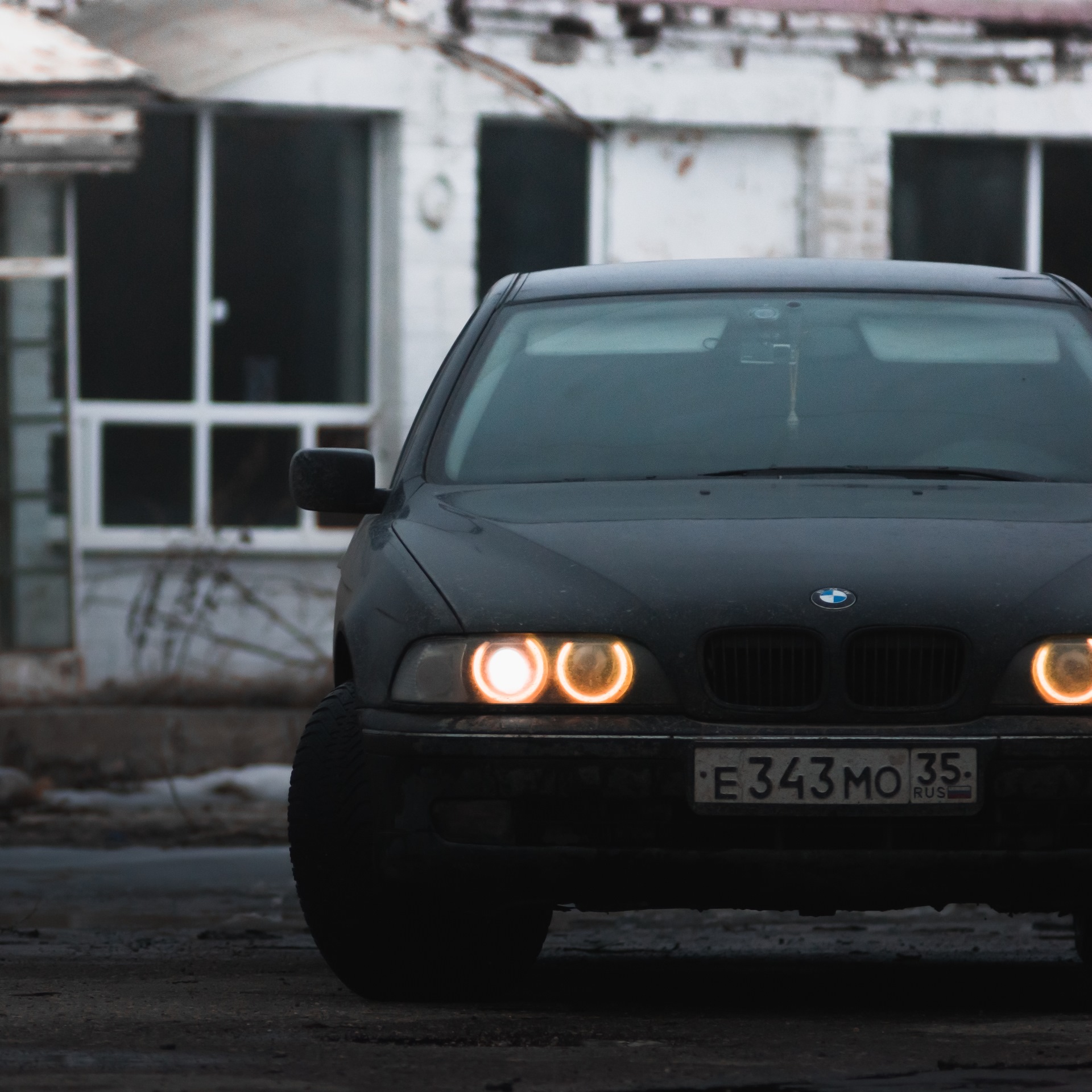 BMW 5 белый мат