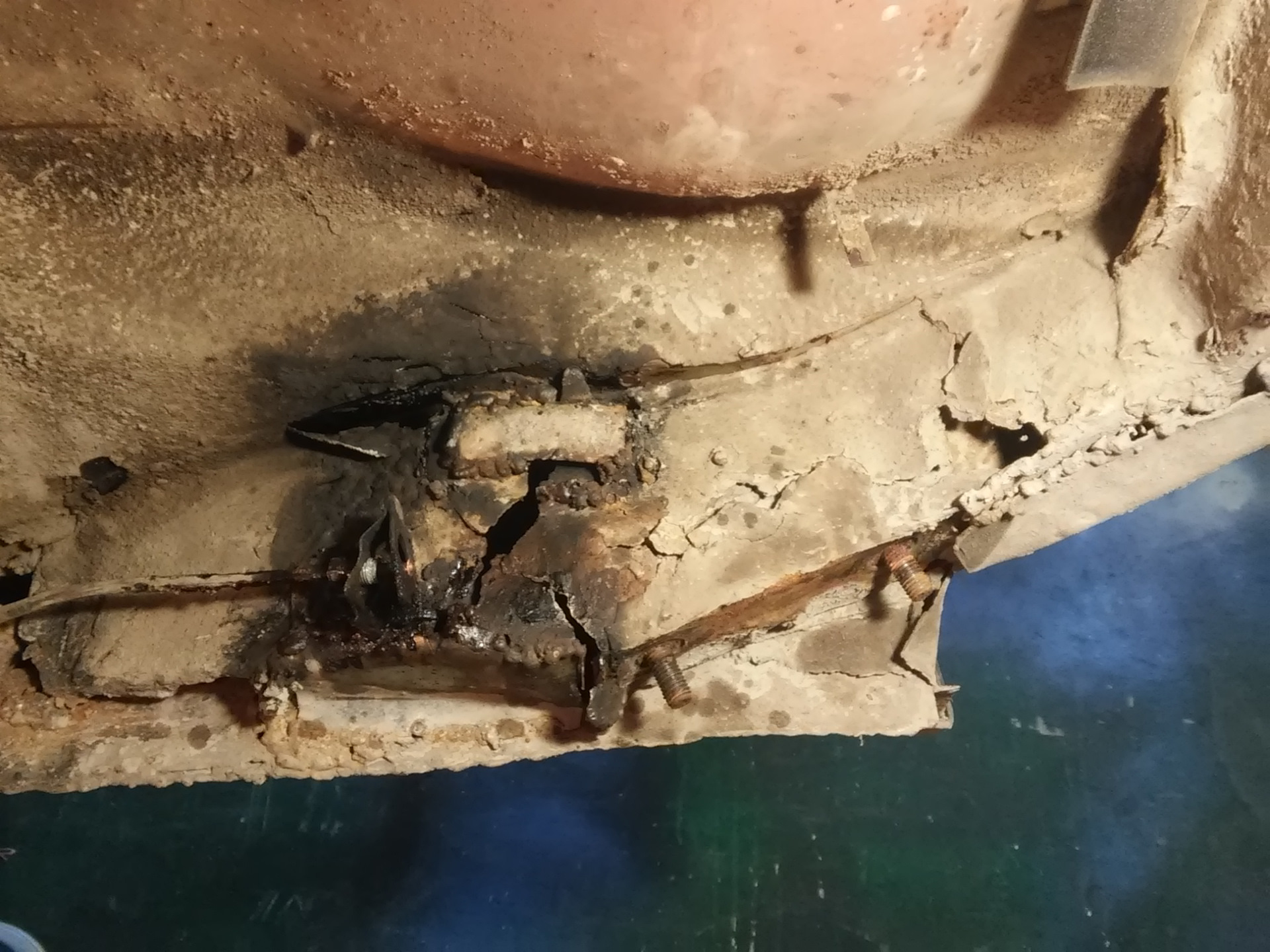 лонжерон задний газ 2410. лонжерон передний левый w202. сгнил лонжерон. передний лонжерон 2114 сгнил. лонжерон задний tucson 2007.