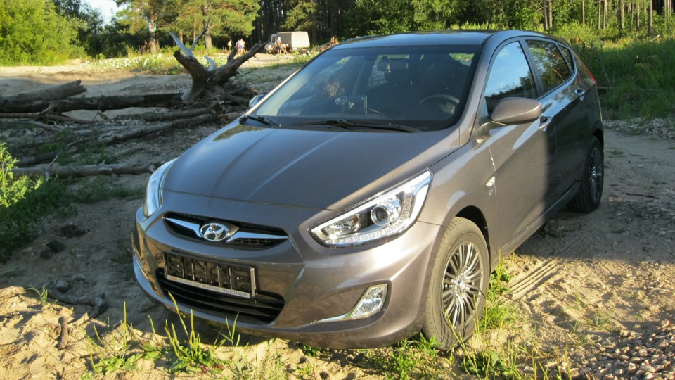 Hyundai Solaris тёмно серый