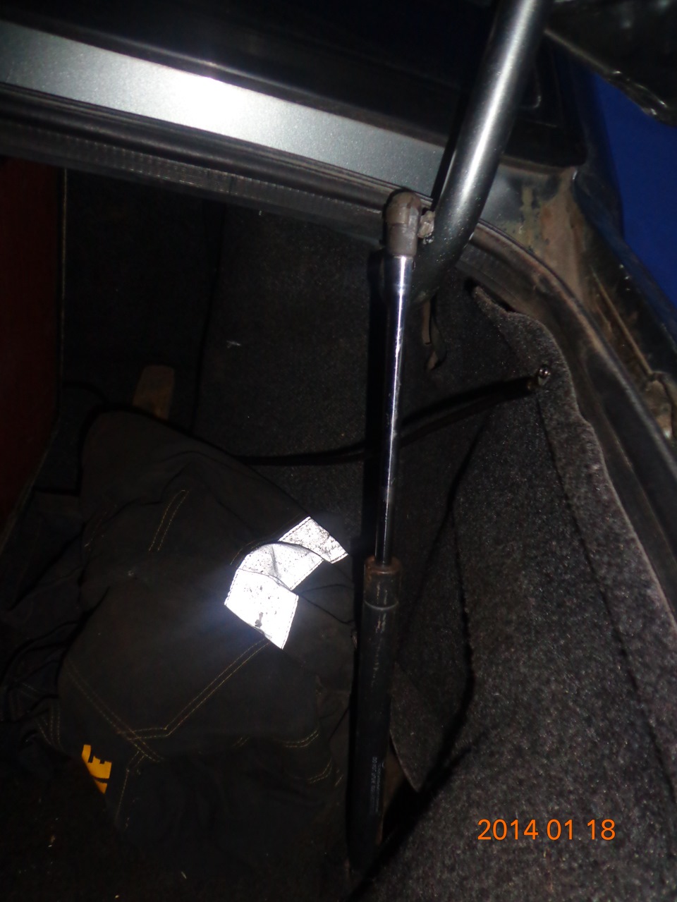 62® Газовые упоры на крышку багажника — Lada 2115, 1,5 л, 2007 года ...