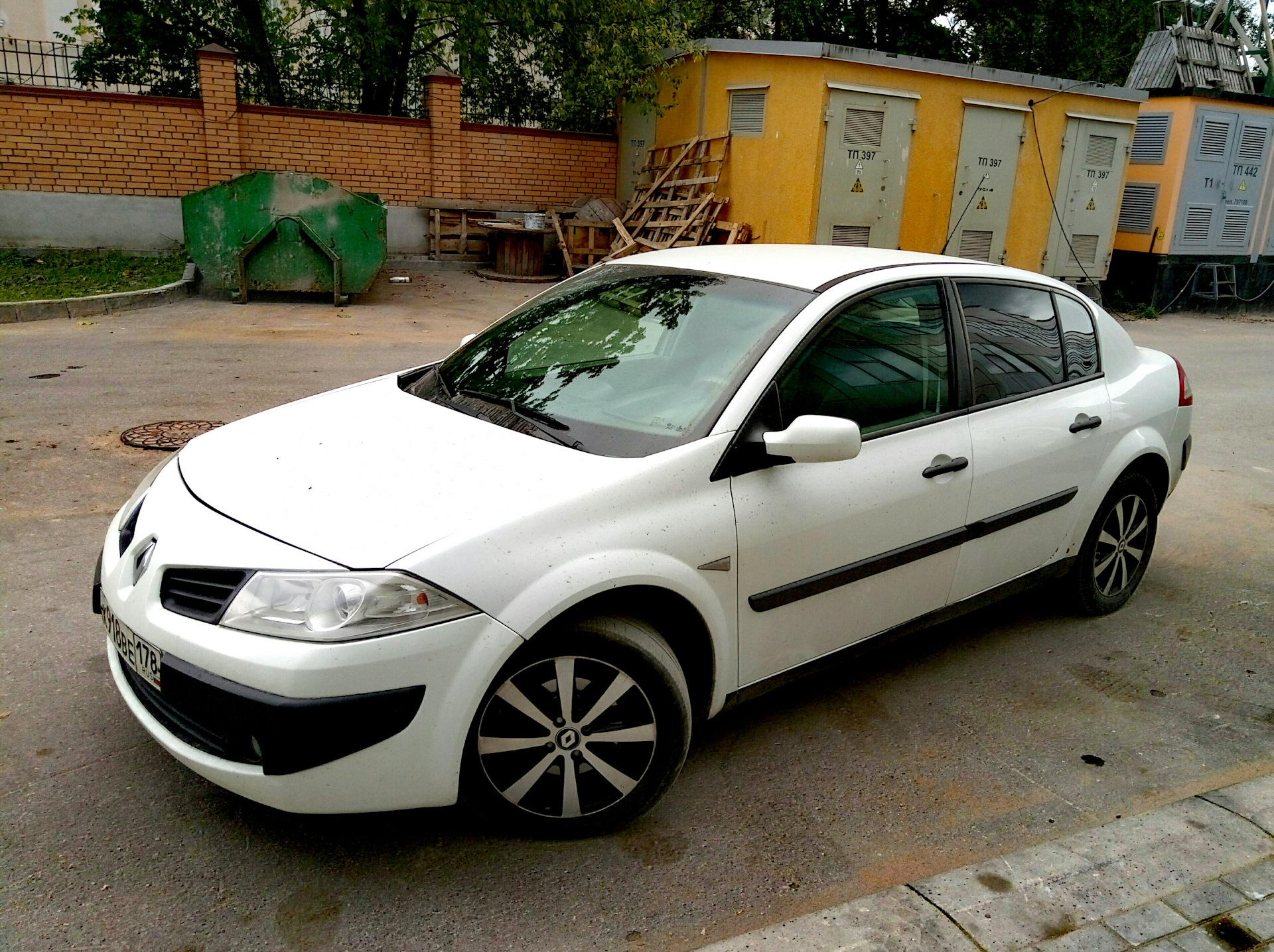 рено меган 2 белый