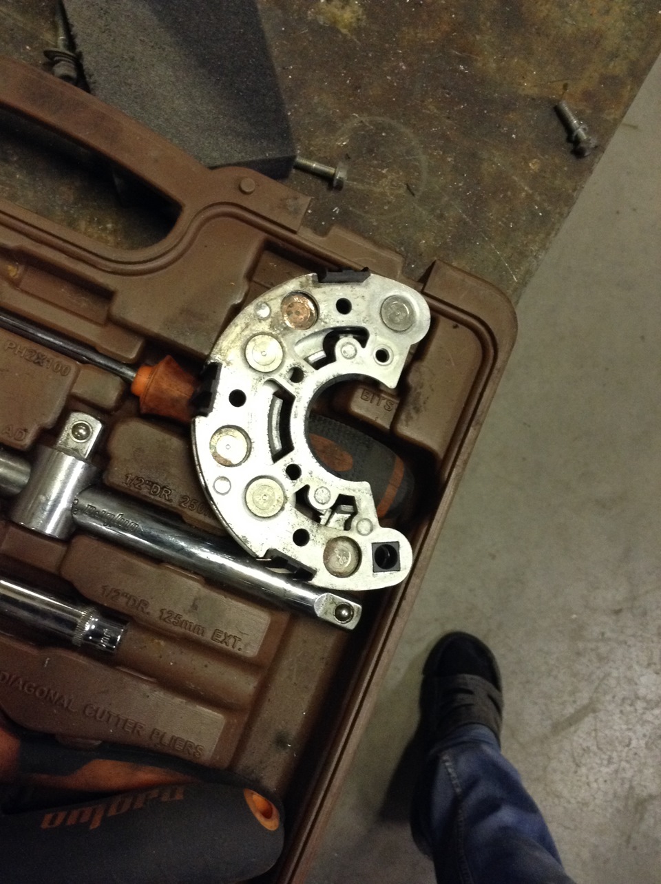 Фон в колонках от генератора. — Lada Гранта (1G), 1,6 л, 2012 года ...