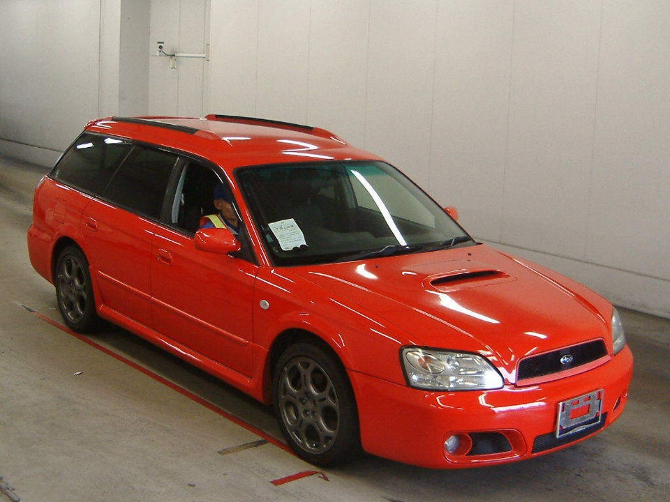 Розовая Subaru Legacy