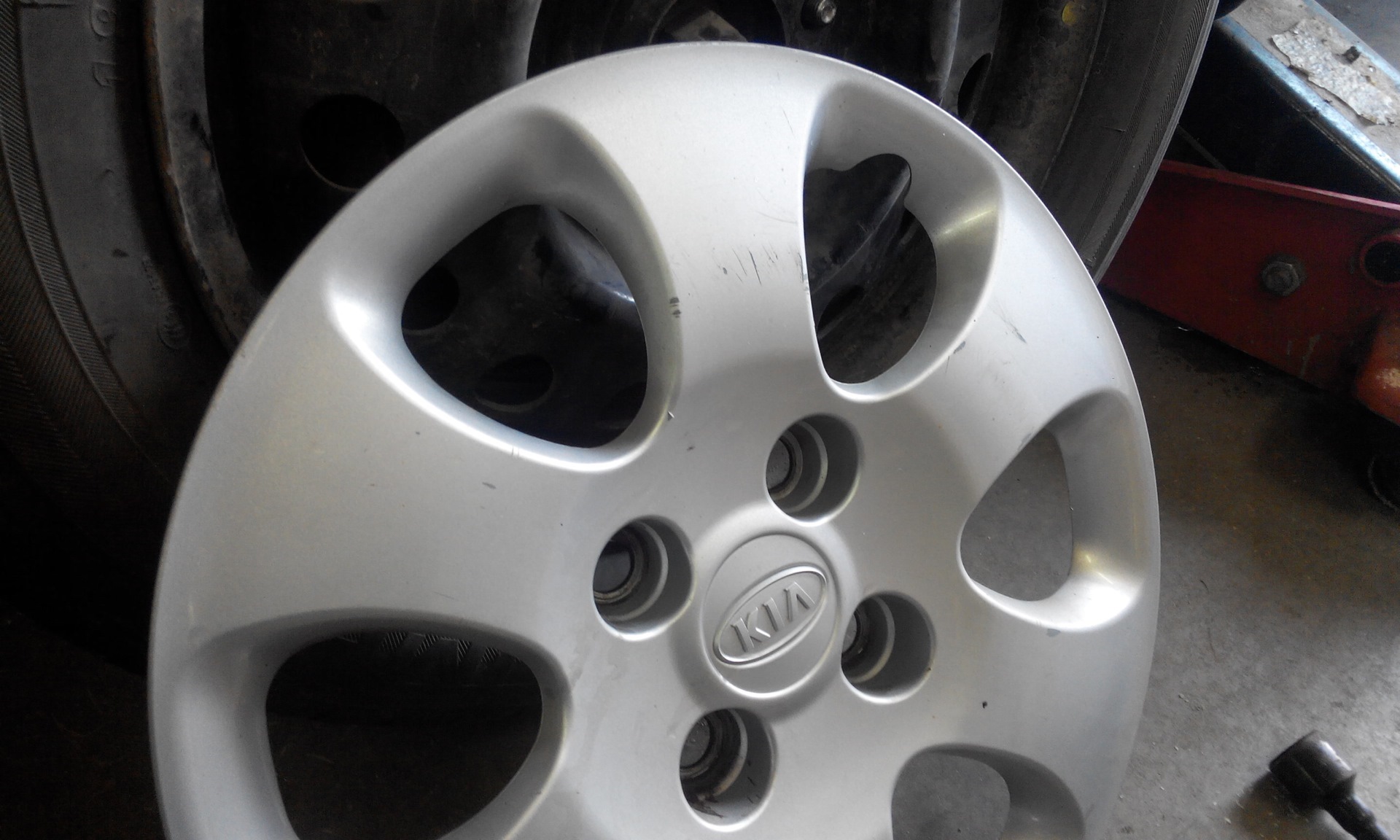 А подойдут ли чужие колпаки? — Hyundai Matrix, 1,6 л, 2008 года ...