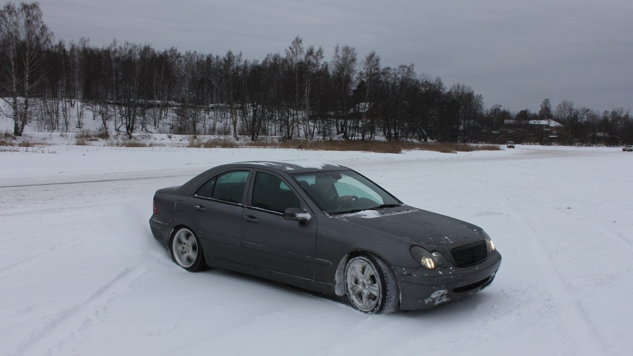 Mercedes-Benz C-class (W203) 2.2 бензиновый 2003 | (валит боком) на DRIVE2