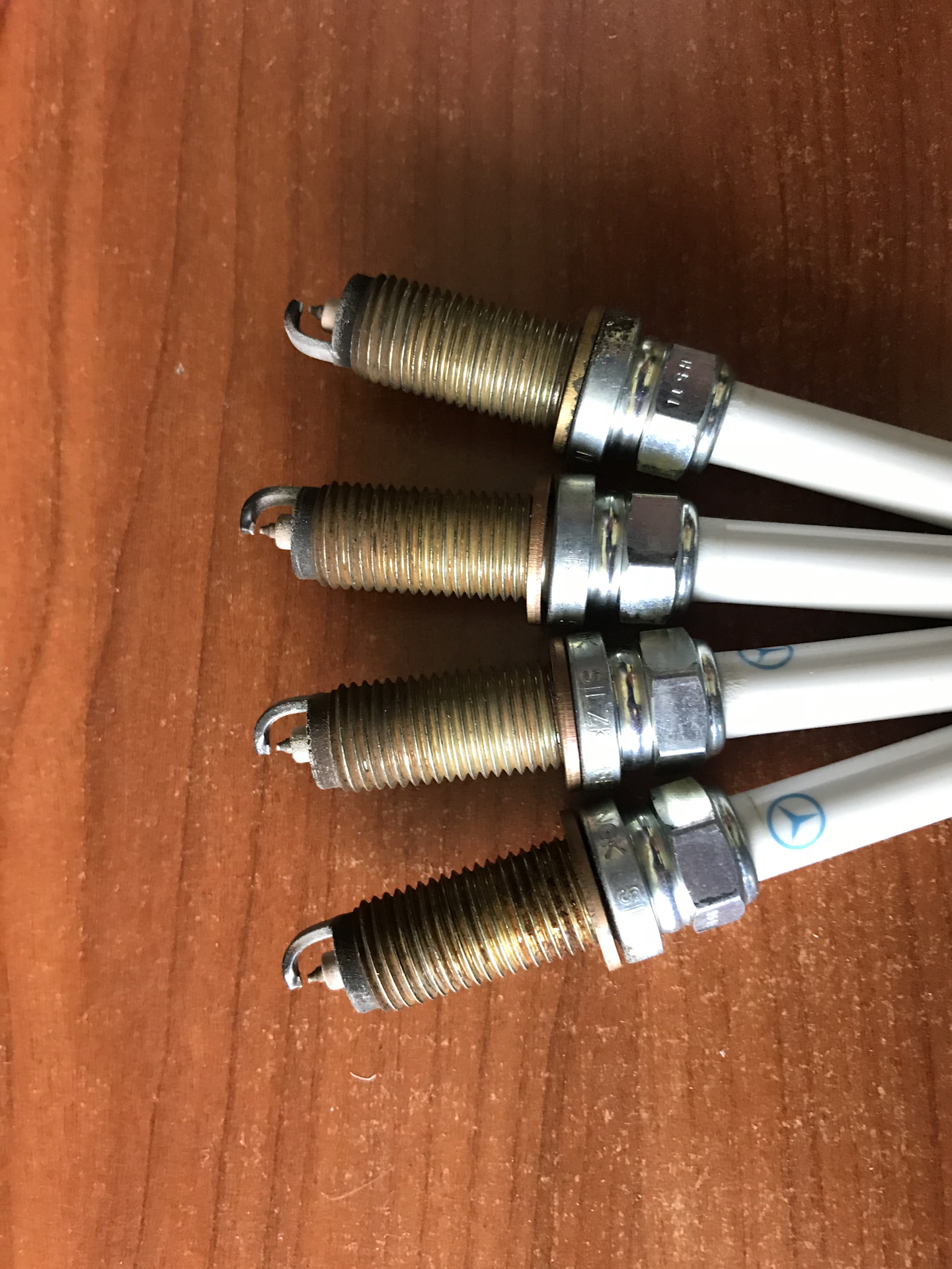 Замена свечей, затяжка ступиц и заглянул на ЦПГ — Mercedes-Benz E-class ...