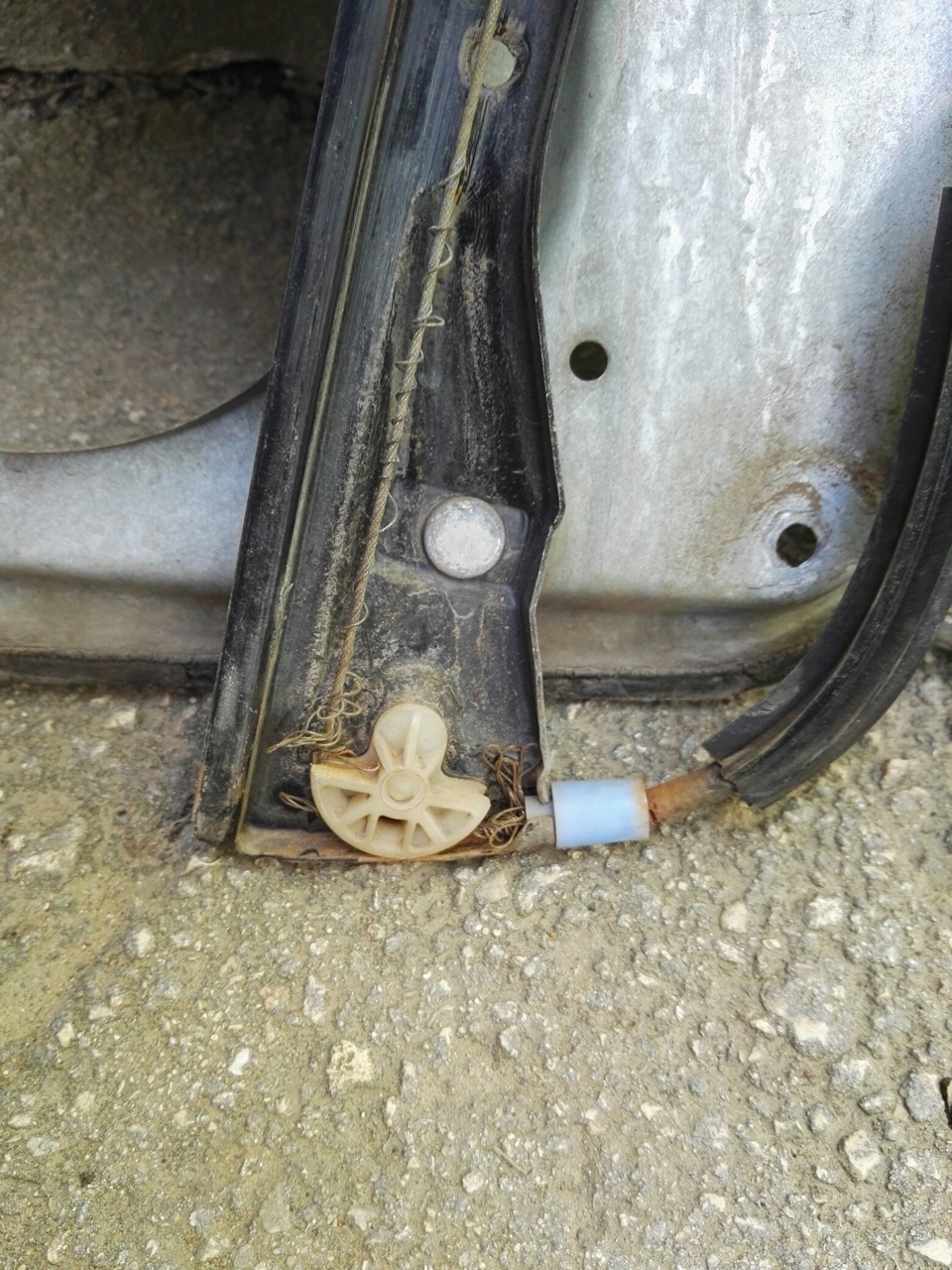 Ремонт стеклоподъемников — Volkswagen Passat B5, 1,8 л, 2002 года ...