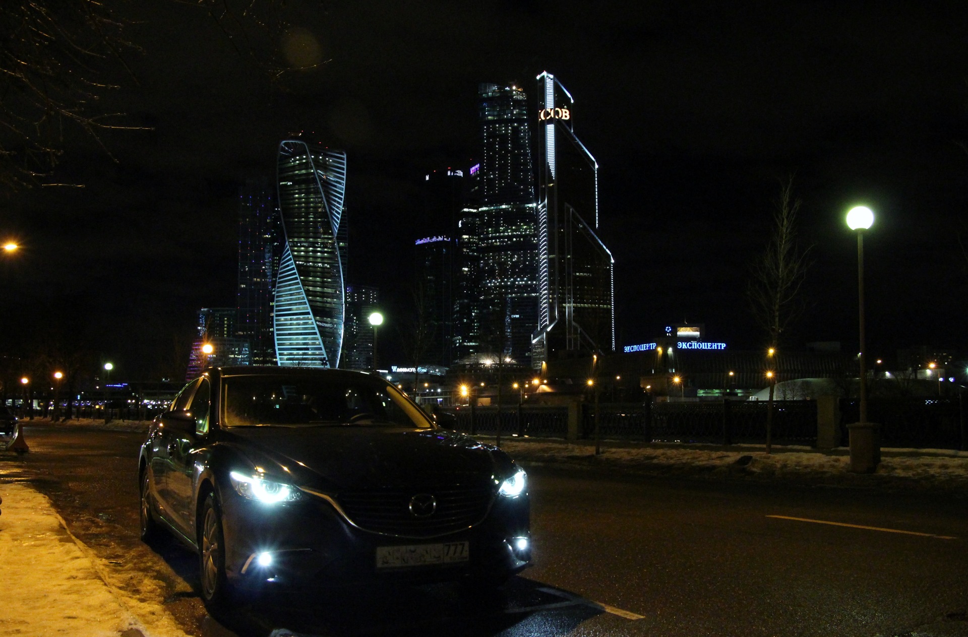 Мерседес Москва ночь