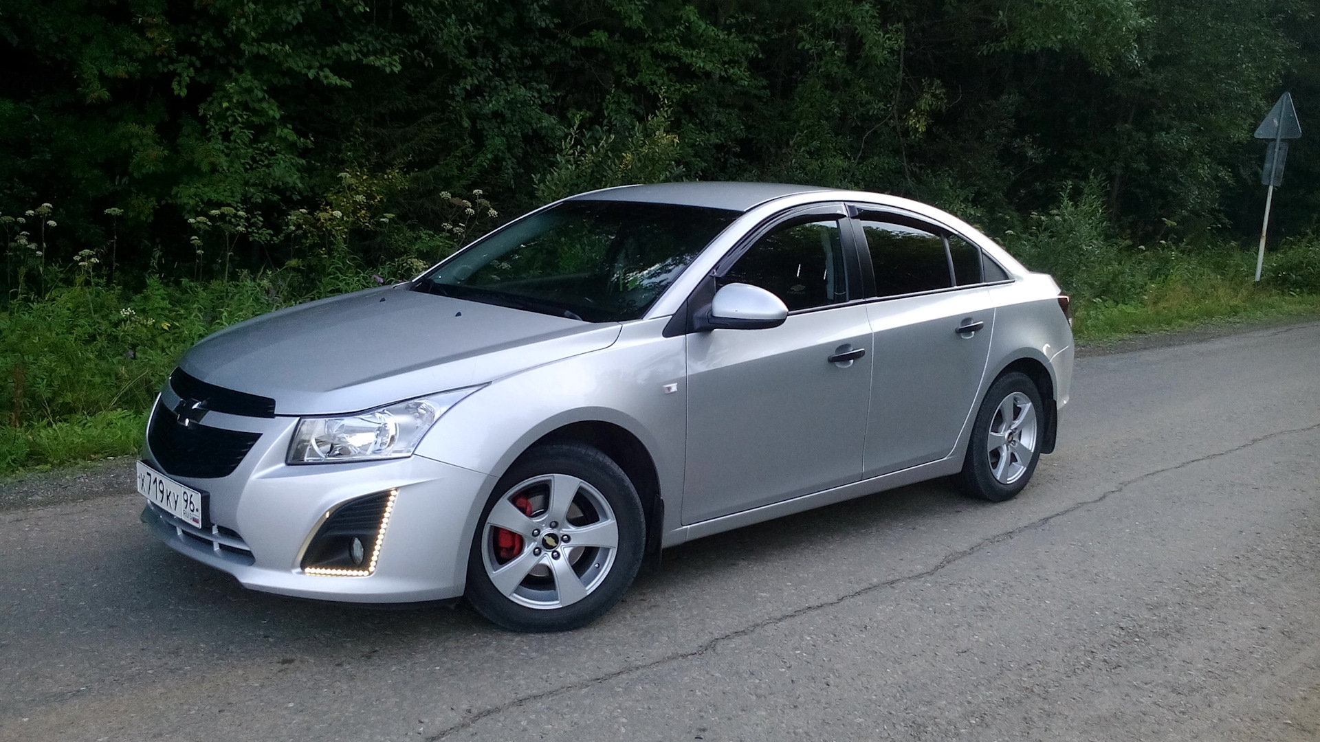 Chevrolet Cruze серый металлик