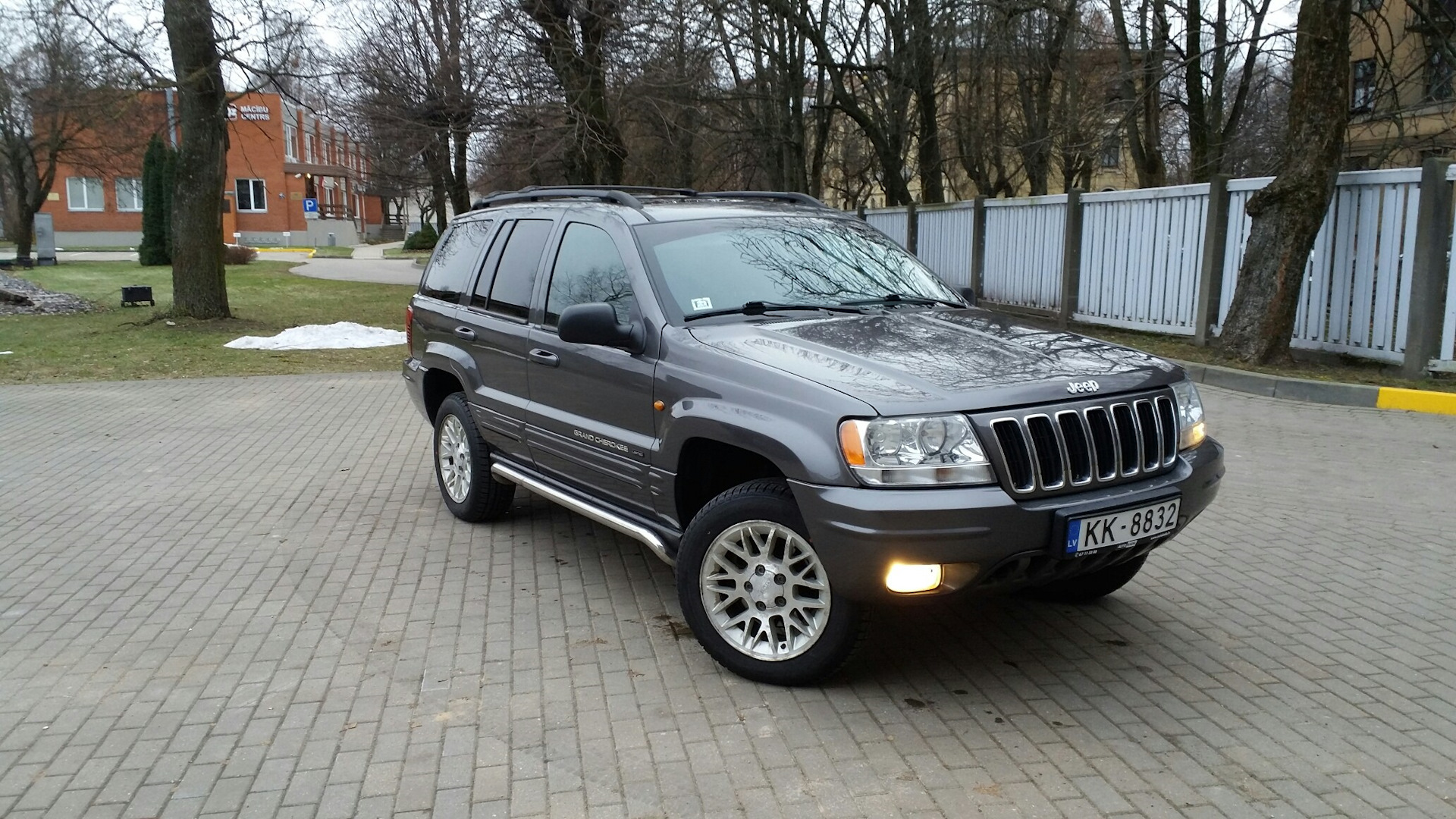 Grand cherokee wj 2.7. Jeep Grand Cherokee 90-х годов. Jeep Grand Cherokee 2000 тюнинг. Гранд Чероки 2005 на рабочий стол.