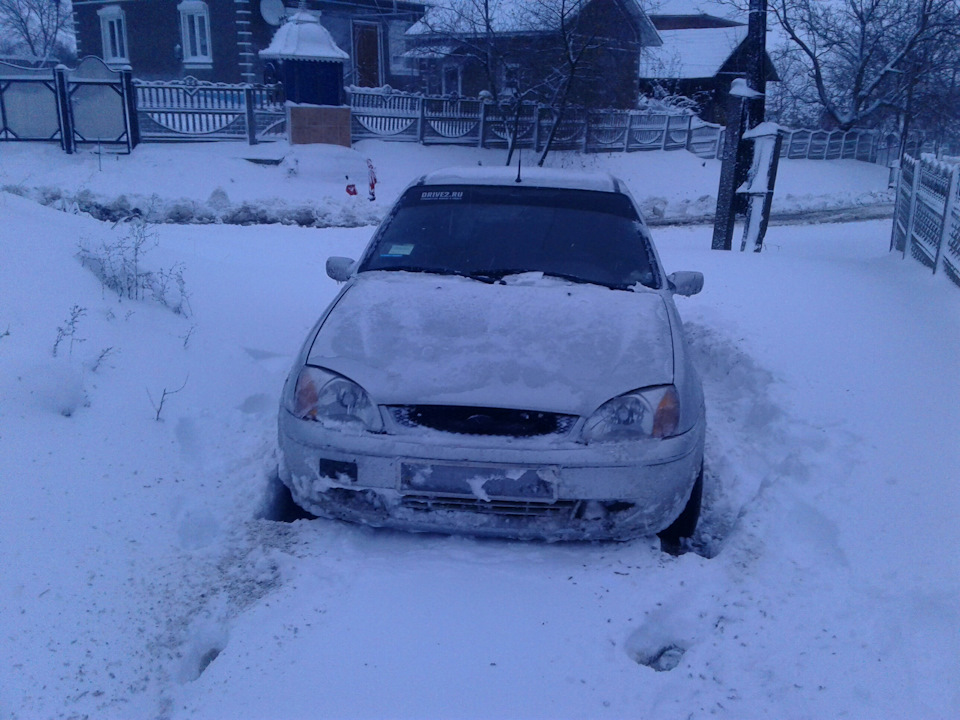 Первый снег — Ford Fiesta (Mk IV), 1,6 л, 2000 года | просто так | DRIVE2
