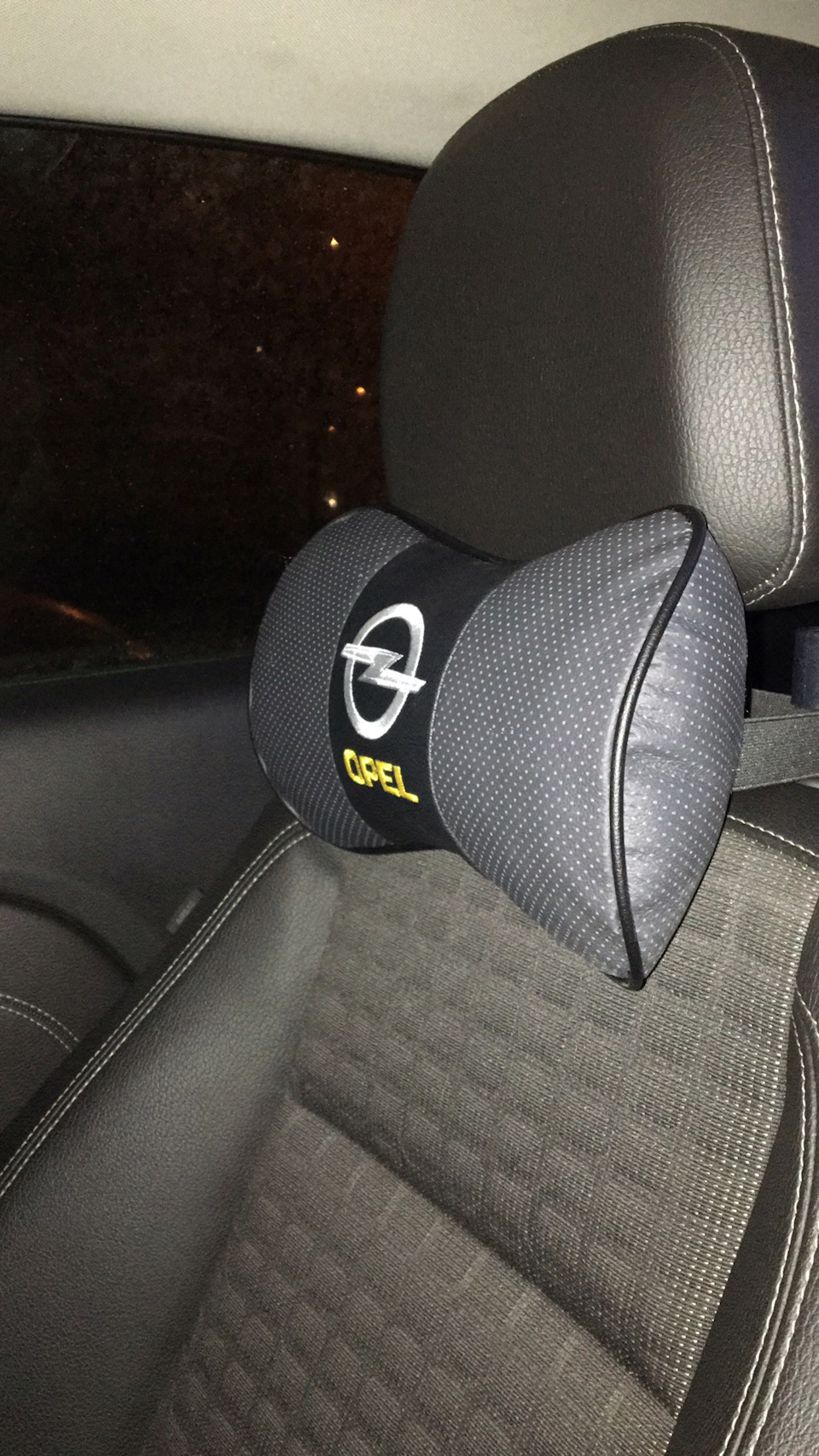 Подголовник Opel — Opel Astra J GTC, 1,4 л., 2013 года | аксессуары ...