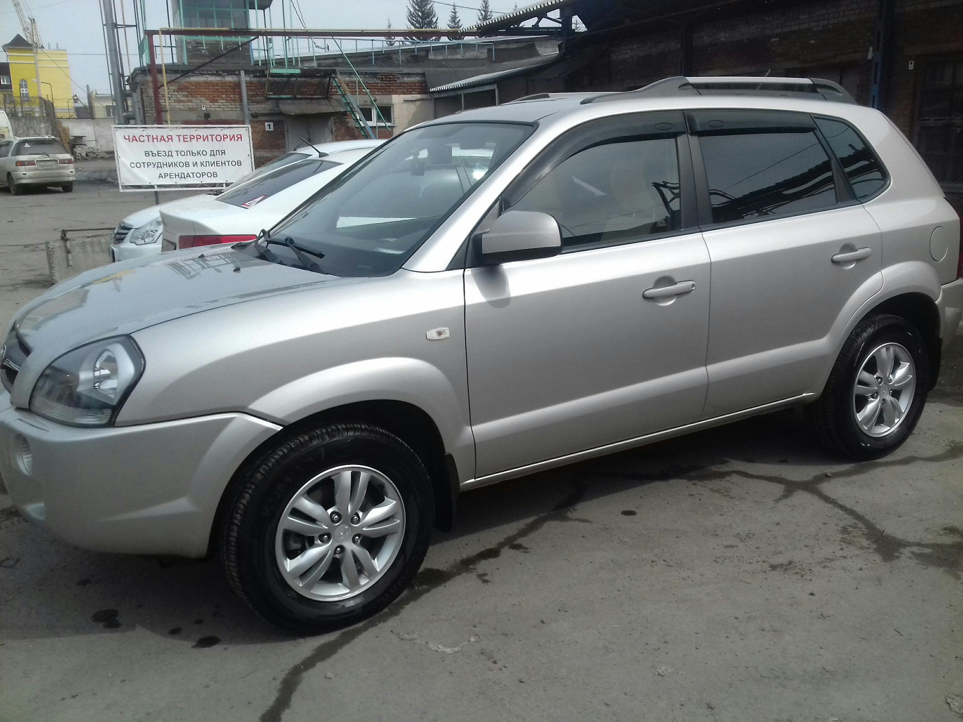Хендай туссан 2008 замена. Hyundai Tucson 2008. Туксон 2008 серебристый. Хендай Туссан 2008. Хендай Туксон 2008.