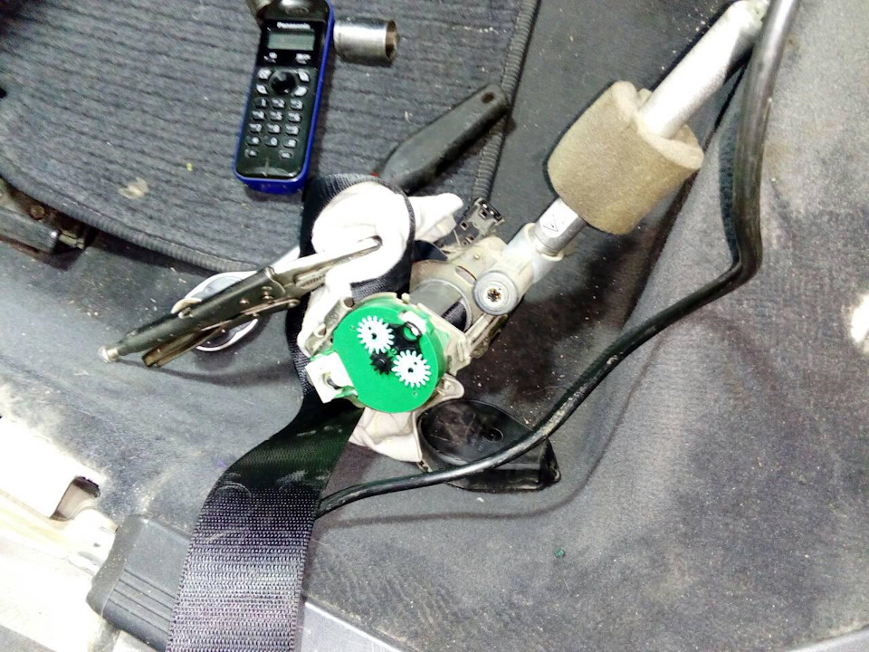 driver Seat belt return problem.fixed. — MercedesBenz Eclass (W210