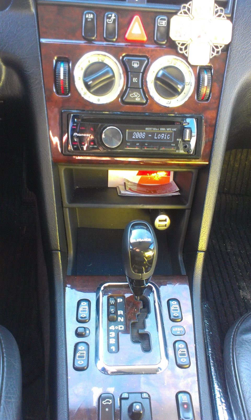 Центральная 202. Центральная консоль мерседес w210. Центральная 277 бессоновка. A2024600405. Центральная панель w202.