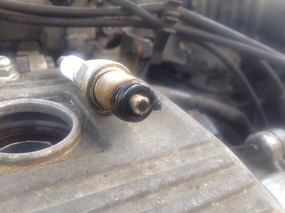 Сгорела свеча (((((( — Toyota Carina E, 1,6 л, 1993 года | поломка | DRIVE2