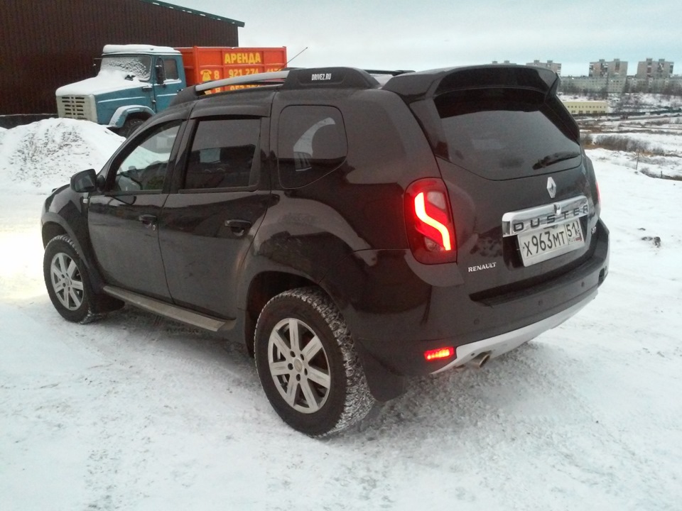 Стекло дастер. Renault Duster спойлер чистое стекло. Спойлер чистое стекло Рено Дастер. Рено Дастер чистое стекло. Спойлер на Рено Дастер.