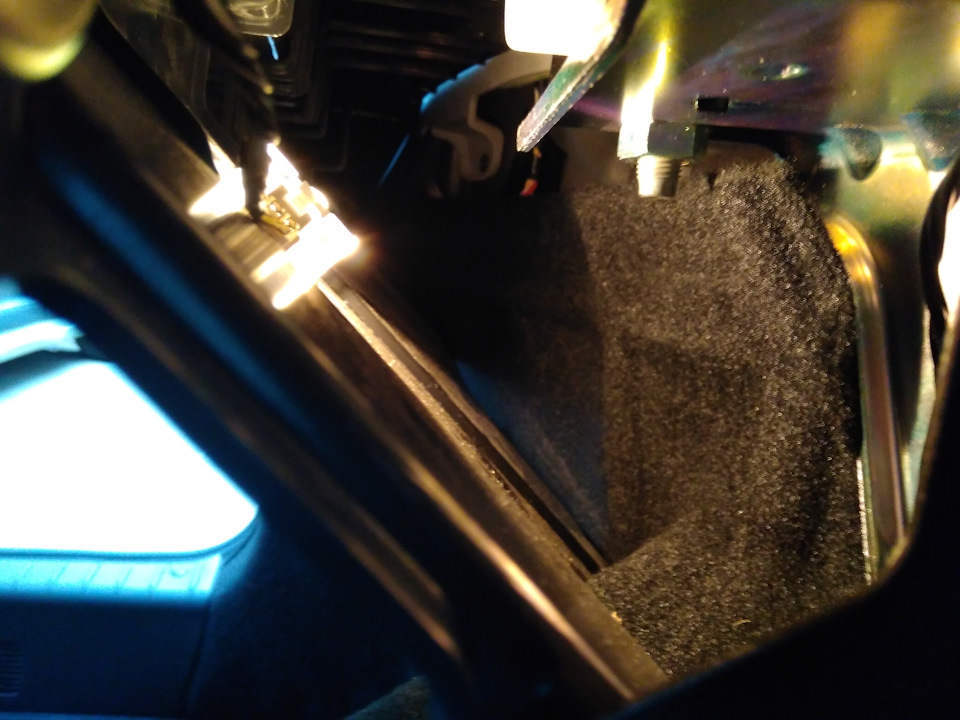 Поиск проводки под розетку в багажнике — Lada Калина 2 универсал, 1,6 л ...