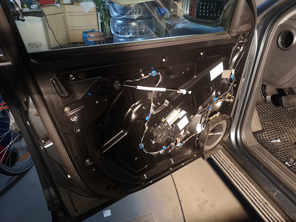 Как снять дверь туарег Замена замка водительской двери - Volkswagen Touareg (1G), 3 л, 2006 года своими