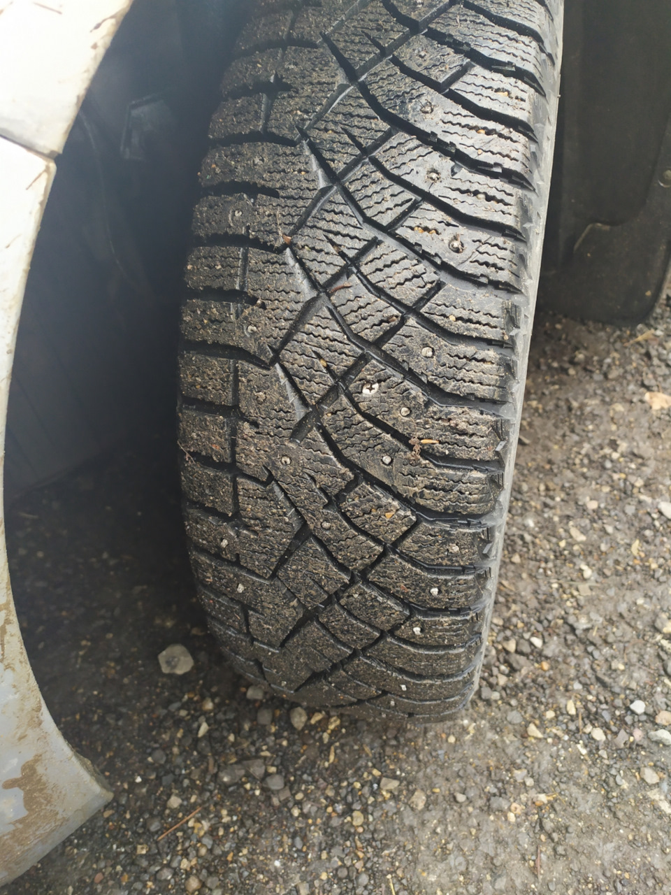 Боковой порез… — Nissan Tiida (1G), 1,6 л, 2010 года | шины | DRIVE2