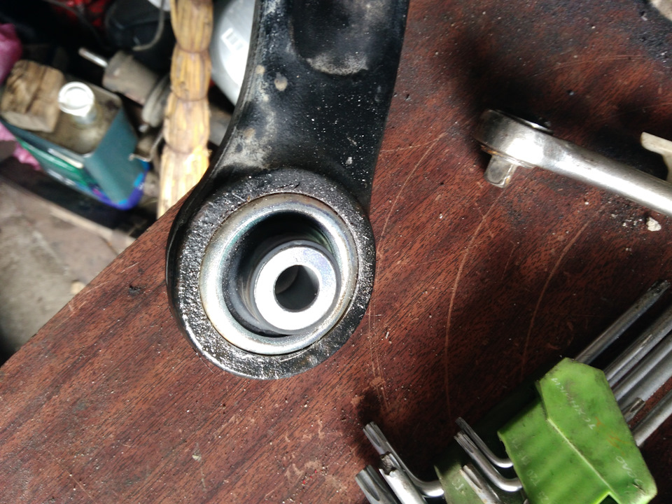 Замена сайлентов передней подвески — Peugeot 408, 1,6 л, 2012 года ...