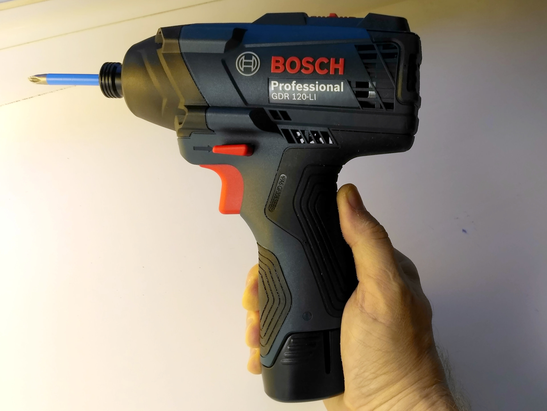 Топ шуруповертов. Bosch GDR 120-li 0 Box. Импульсный шуруповерт бош. Вкладыш для Bosch GDR 120-li. Мини шуруповёрт бош.