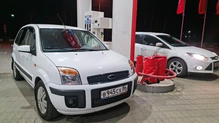 Газлифты богажника — Ford Fusion, 1,6 л, 2008 года | просто так | DRIVE2