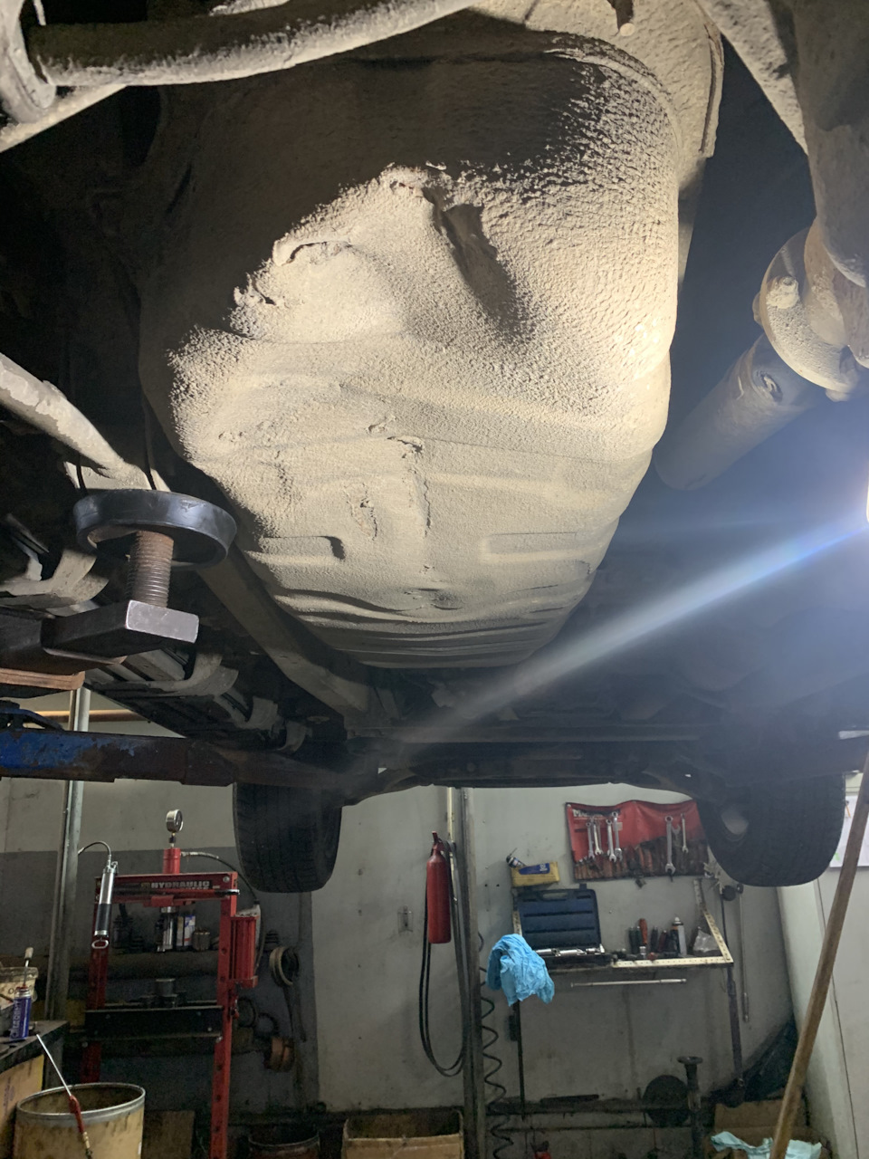 Спортивные девушки грудь. У девушки трясутся. Янет гарсия телеведущая в эфире. Немного трясет. Немного трясет.