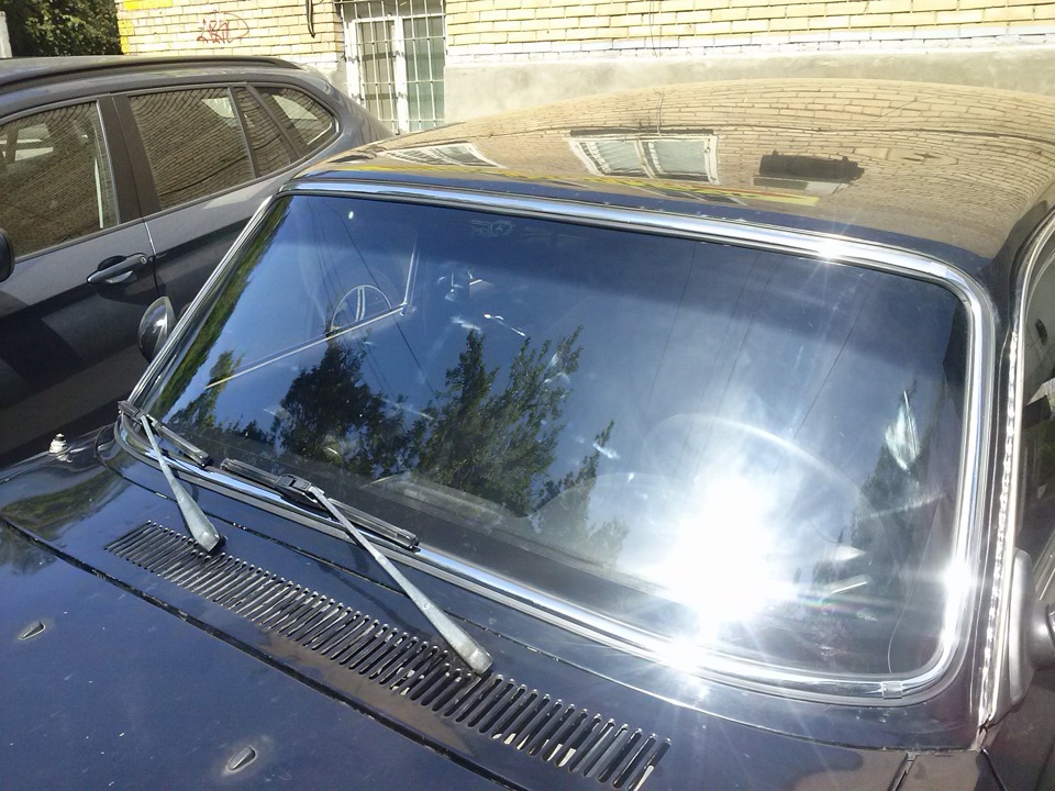 замена резинки лобового секла — ГАЗ 3110, 2,4 л., 1999 года | своими ...