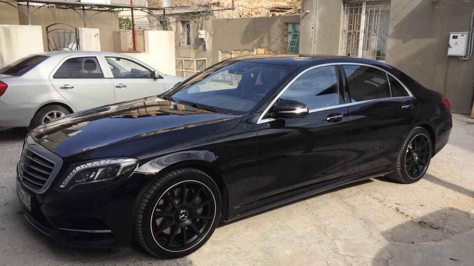 Mercedes Benz w222 Black