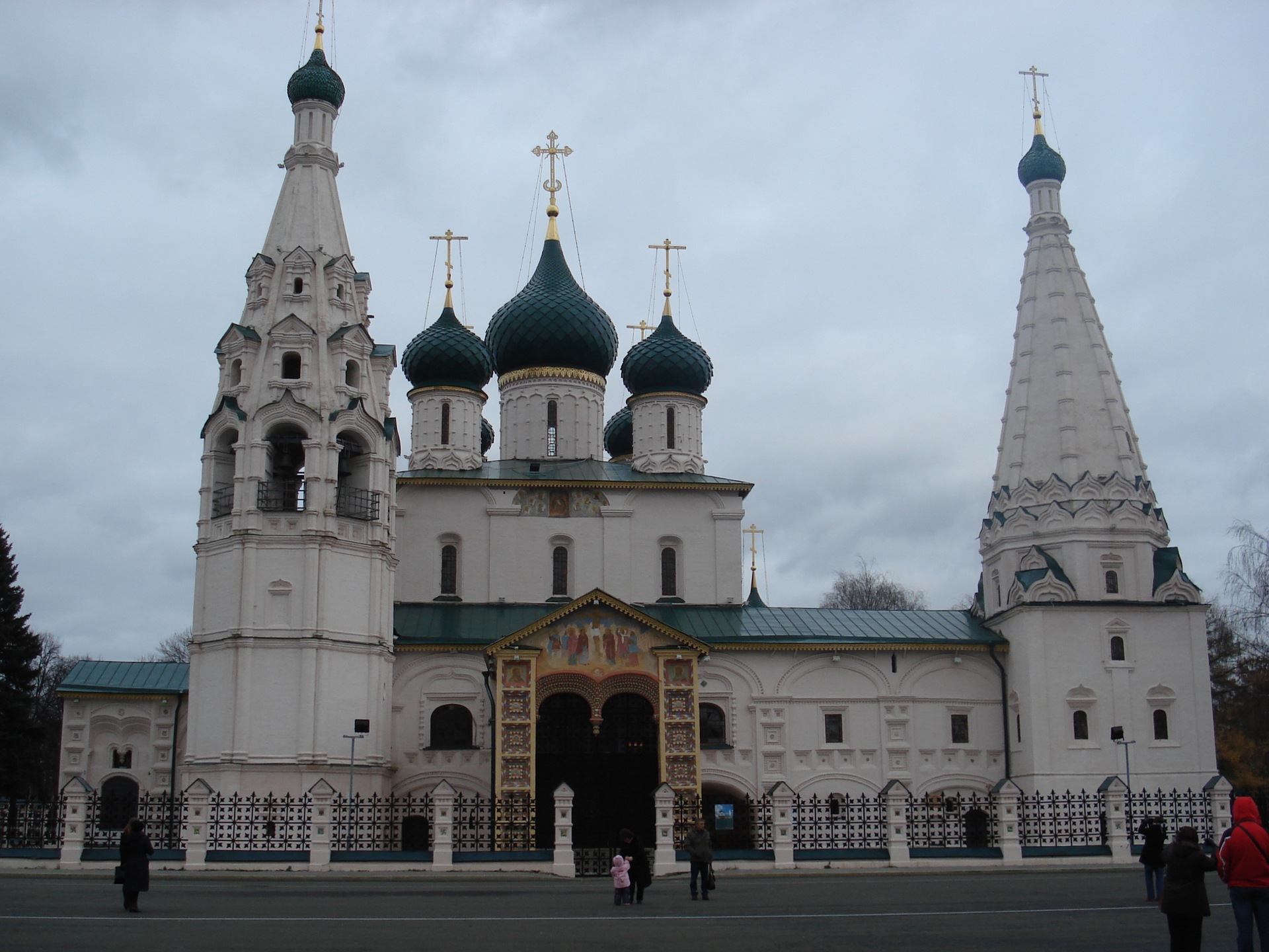 Москва ростов великий. Ростов Великий от Москвы. Ярославль Москва достопримечательности. Кремль в Ярославле как в Москве.