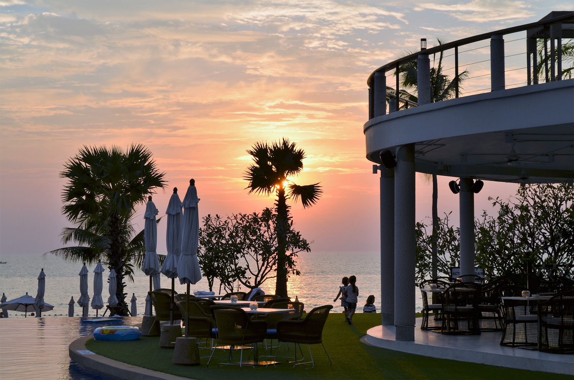 Movenpick jomtien pattaya. Мовенпик Тайланд Паттайя. Movenpick Siam Hotel.