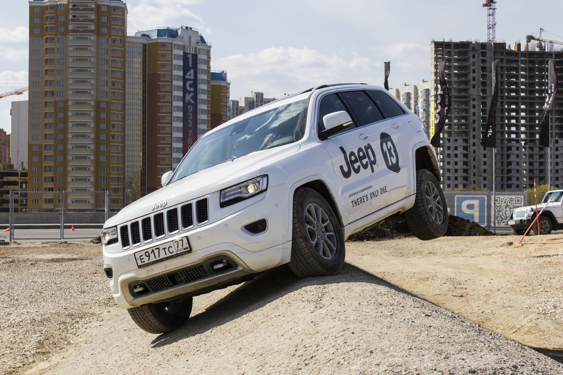 Внедорожник москва. Jeep Territory. Jeep Moscow. Джип в Москве. Jeep Territory машина.