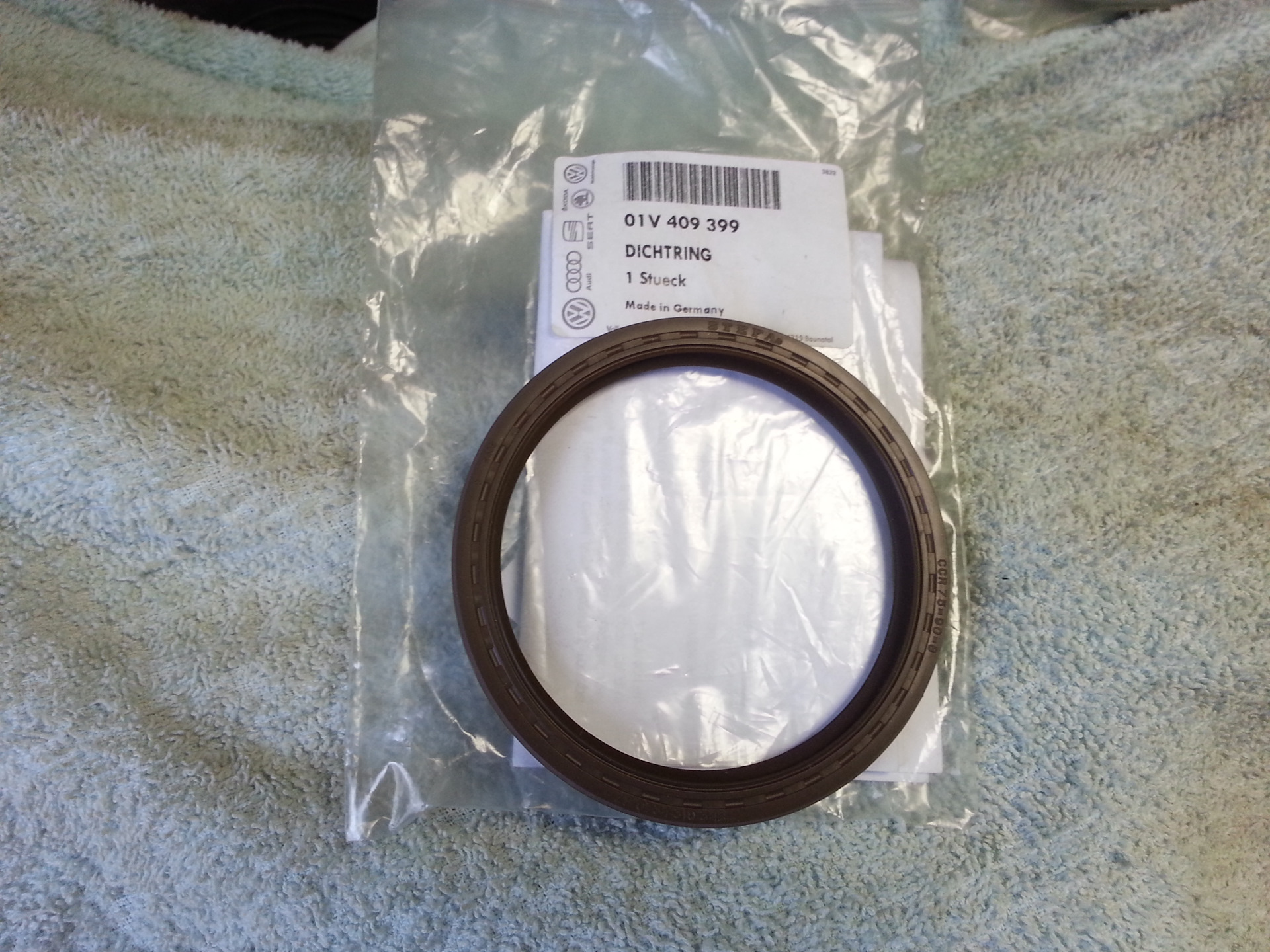 Сальник привода ауди а6. Сальник акпп хвостовика ауди a6. Сальники приводов ауди а6 2. Задний сальник кпп audi a6. Сальник акпп ауди а6 с5 2.