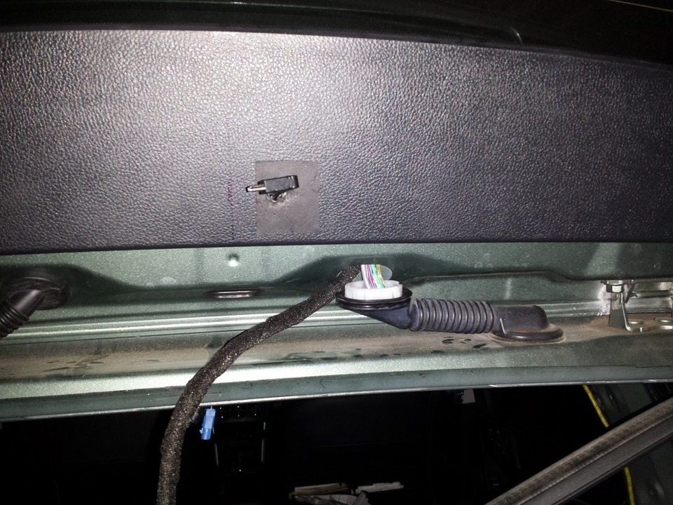 Пришлось изрядно попотеть чтобы запихнуть кабель в резиновую гофру — Subaru Forester (SJ)