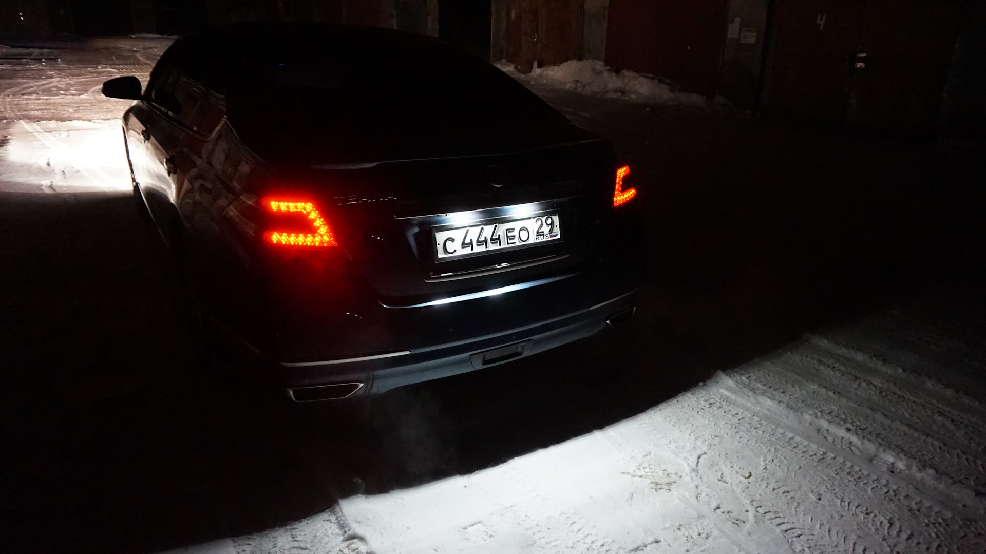 подсветка номера задний ход