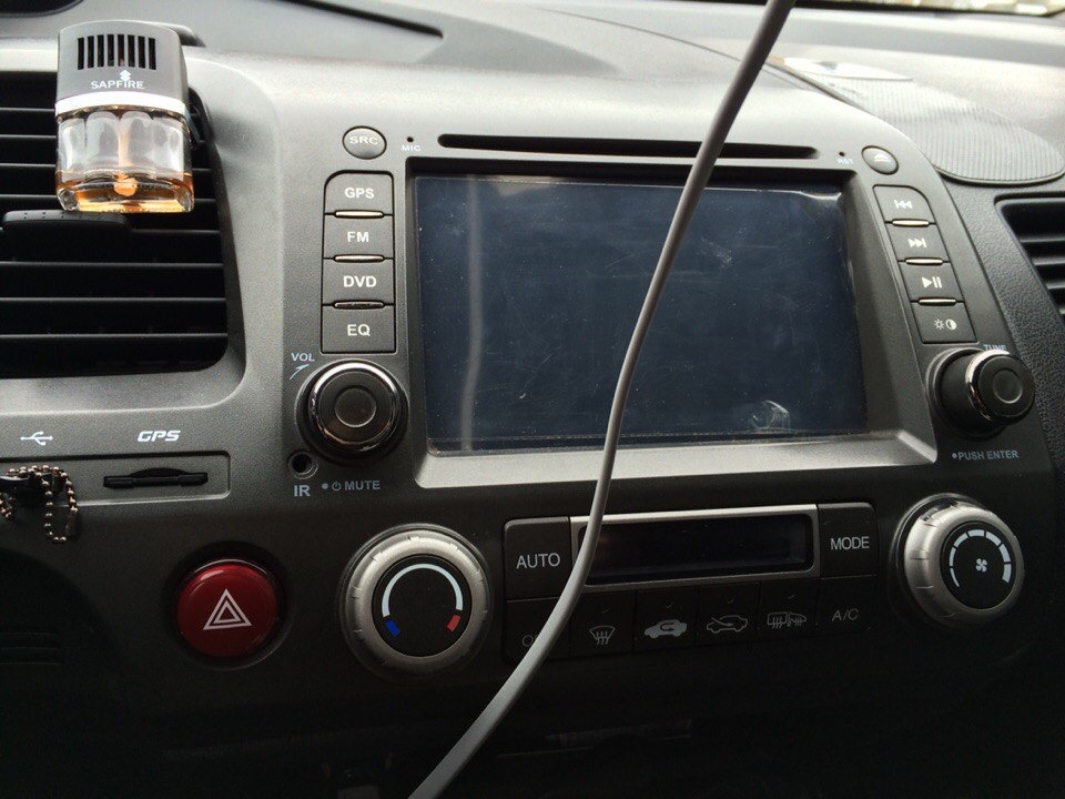 Магнитола. — Honda Civic 4D (8G), 1,8 л, 2011 года | автозвук | DRIVE2