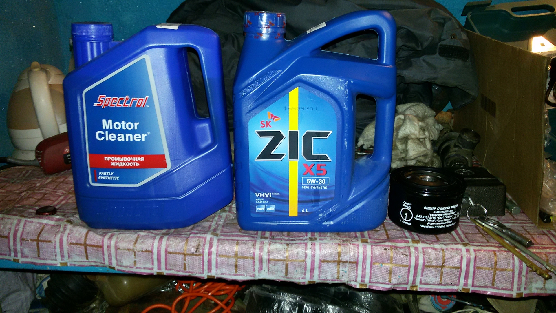 Какое масло лучше в зиму. Зик 5w30 полусинтетика. ZIC x5 5w-30. Моторное масло ZIC X 5 на ВАЗ. Моторное масло для ВАЗ 2115 8 клапанов инжектор.