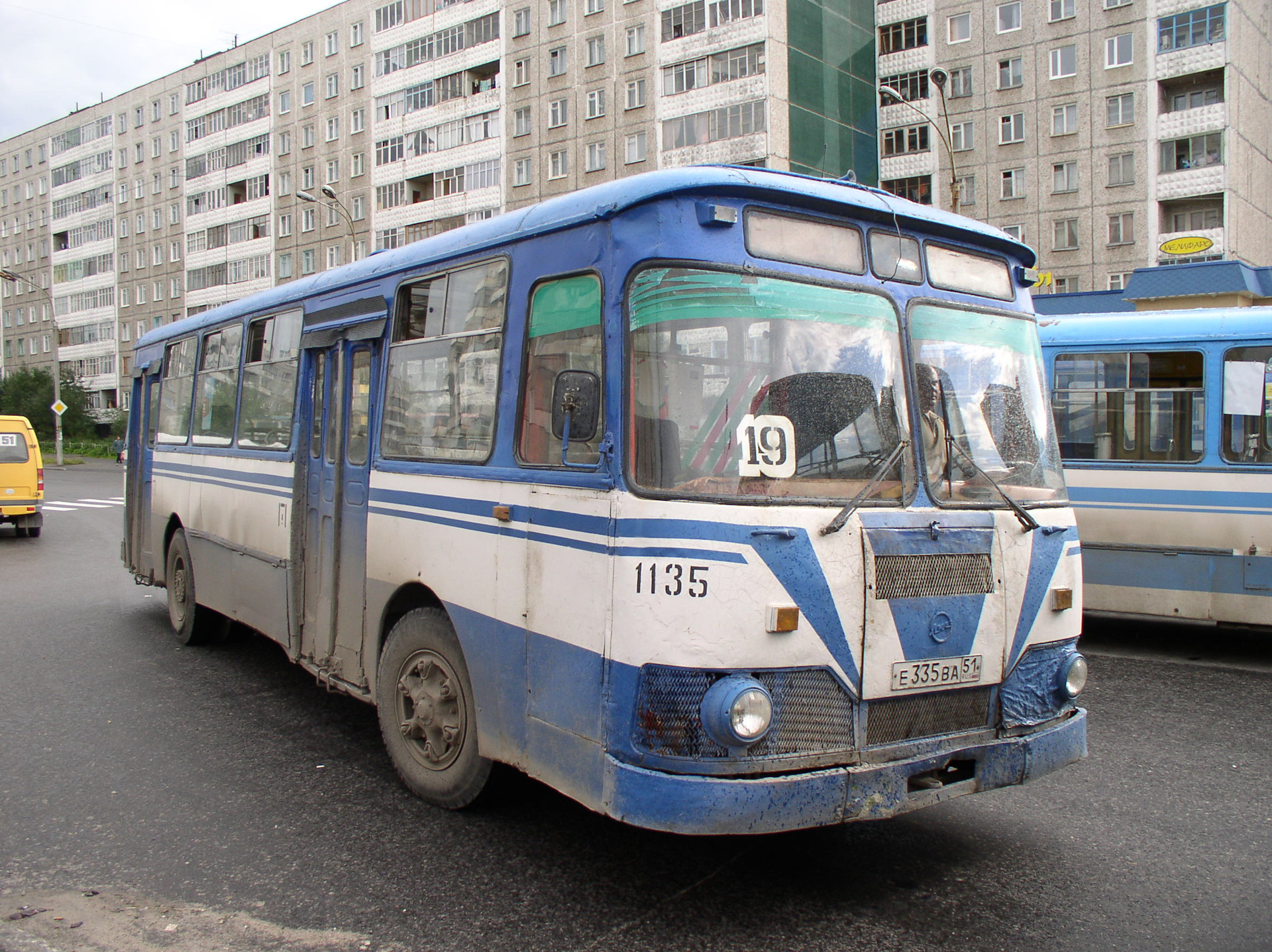 Автобусы мурманск. ЛИАЗ 677 335. ЛИАЗ 677 Торжок. ЛИАЗ 677 Мурманск 90-е. ЛИАЗ автобус 335.