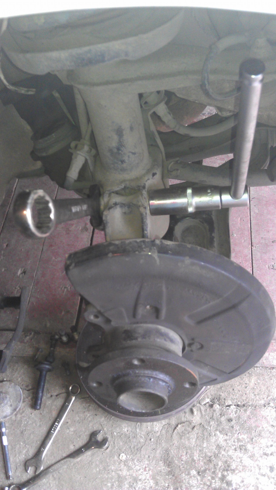 Замена передних ступичных подшипников. — Audi 80 (B4), 2 л, 1992 года ...