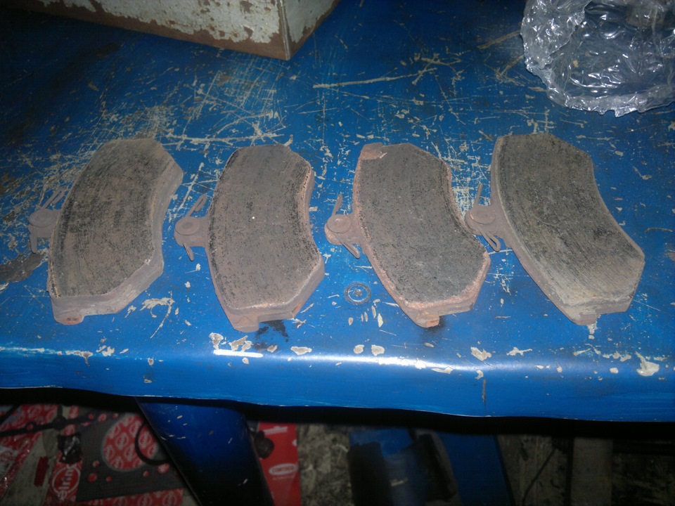 Колодки шаран. Колодки шаран. Колодки шаран. Фольксваген шаран 1996 ady дополнительная пружина заднего суппорта. Колодки шаран.