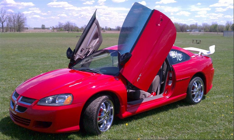 Дверце машинки. Додж Стратус 2 дверь. Dodge Stratus 2 Doors Tuning. Стратус ламбо двери. Додж Стратус 2 купе дверь.