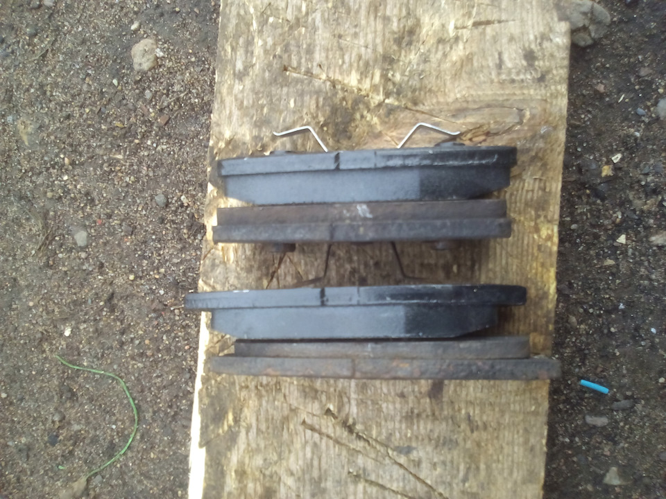 Замена задних тормозных колодок + смазка направляющих — Mitsubishi ...