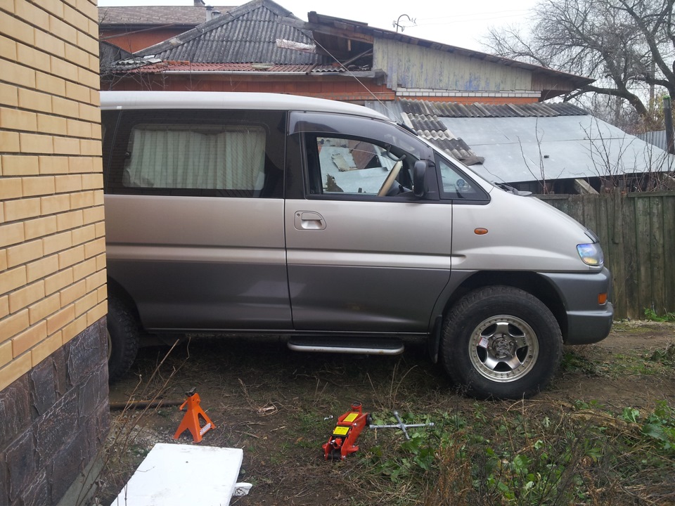 Мицубиси делика 33 колеса. Резка арок делика. 265 65 16 на делике. Диски r15 на mitsubishi delica l400. Резина на делику.