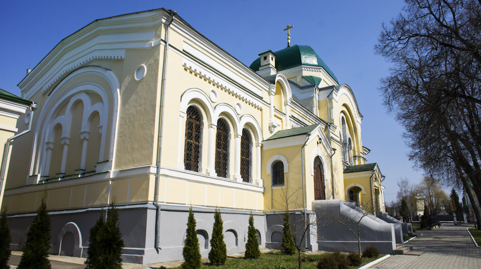 Церковь Николая Чудотворца — трапезная церковь, построенная в 1910-х. — УАЗ 315195 Hunter. Запчасти на фото: B1910
