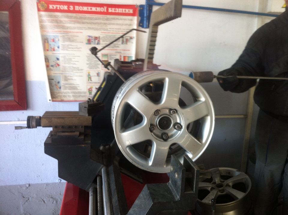 Рихтовка диска — Audi A6 (C4), 1,9 л, 1994 года | колёсные диски | DRIVE2