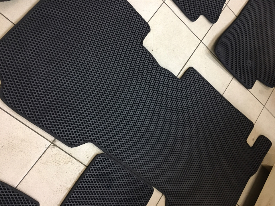 Коврики чёрные (проданы). — Hyundai Grand Starex, 2,5 л, 2013 года ...