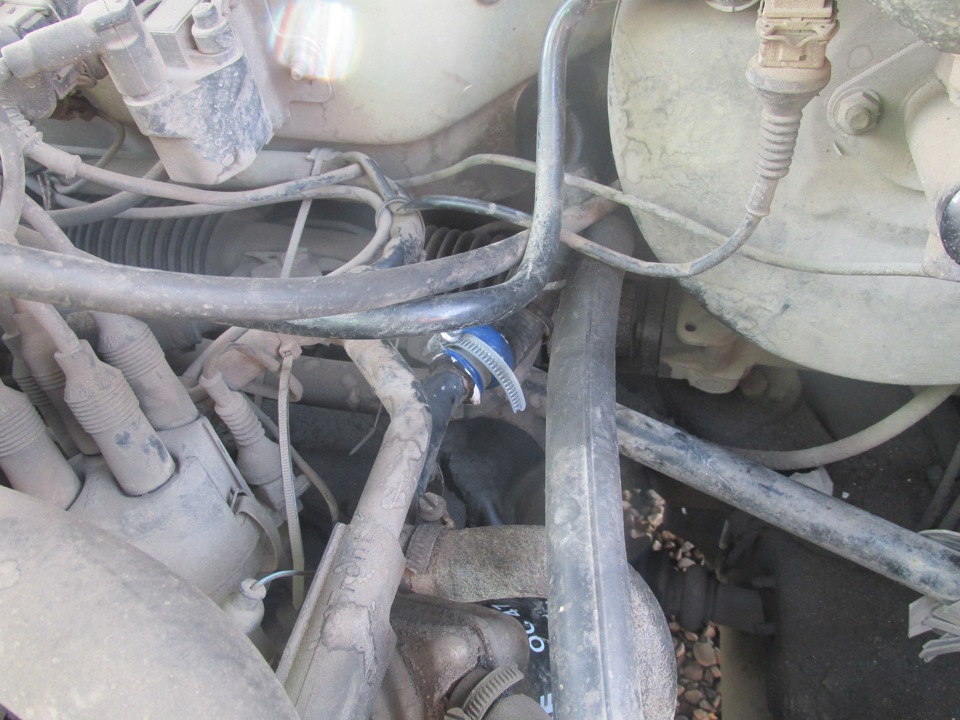 Заменил патрубок печки — Audi 100 (C4), 2 л, 1992 года | своими руками ...