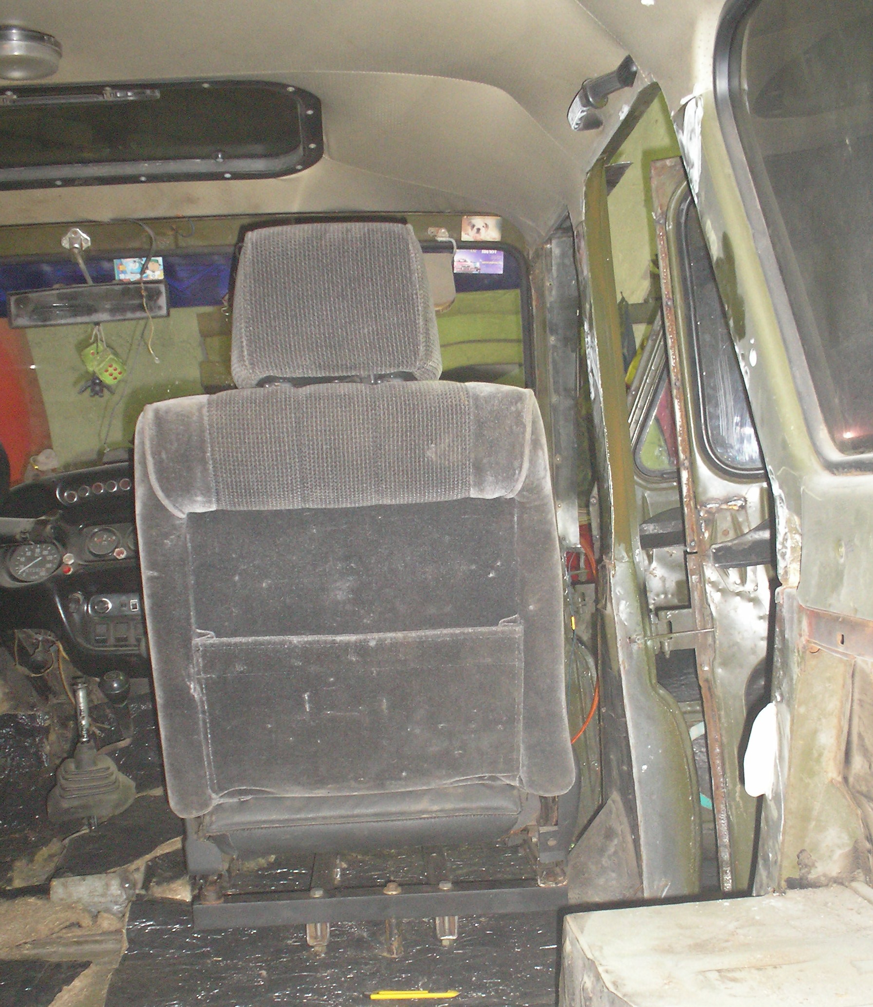 Уаз сиденья от иномарки. Крепление сидений УАЗ 469. Крепление передних сидений УАЗ 469. Передние сиденья от Волги на УАЗ 469. Переделка задних сидений УАЗ 469.