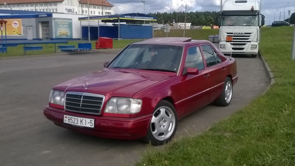 мерседес w124 бордовый